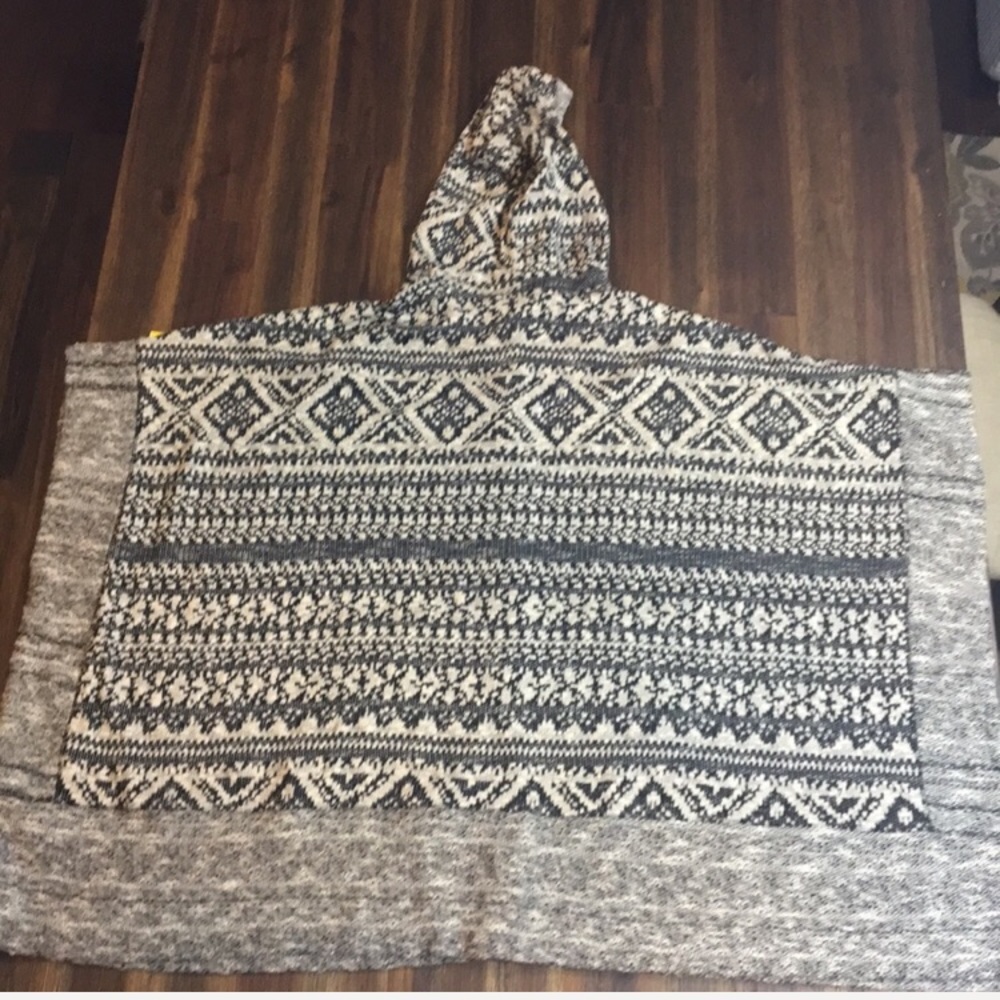 Lucky Brand Jacquard Terry Poncho - Picture 6 of 6